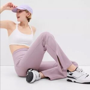 GapFit High Rise Power Split Flare Pants Size Medium Purple Lilac